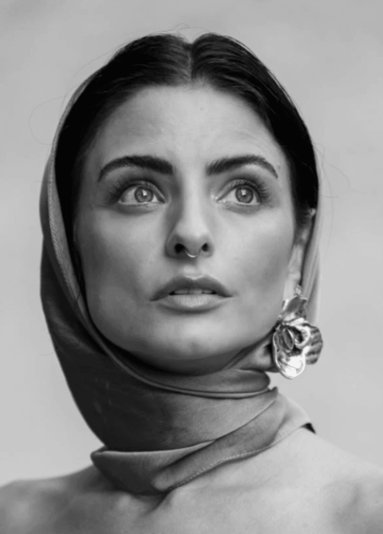 Aislinn Derbez